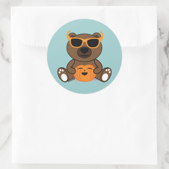 Cool cute Halloween bear sunglasses and pumpkin Classic Round Sticker (Bag)