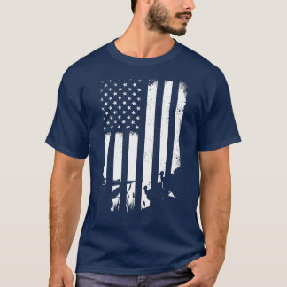 Cool Distressed Vintage USA Flag Turkey Hunting  T-Shirt