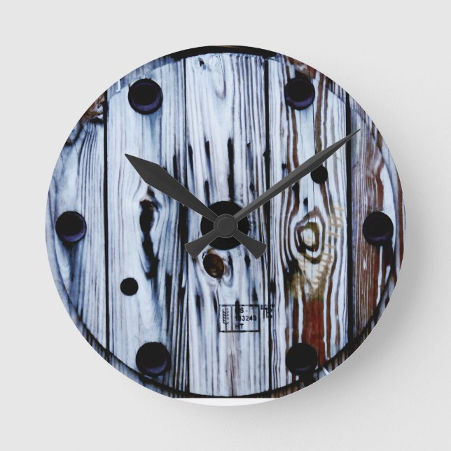 COOL Unique Wood Texture Round Clock (Front)