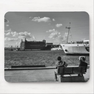Cool, urban photo of lifestyle in Istanbul Mouse Pad