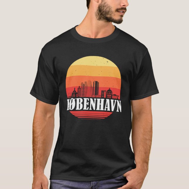 Copenhagen Skyline in Retro Vintage Style T-Shirt (Front)