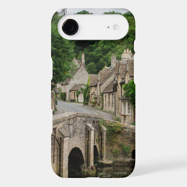Costwolds town Castle Combe iPhone 7 case (Back)
