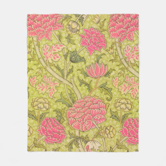 Cosy 19thc pink, green patterned fleece blanket