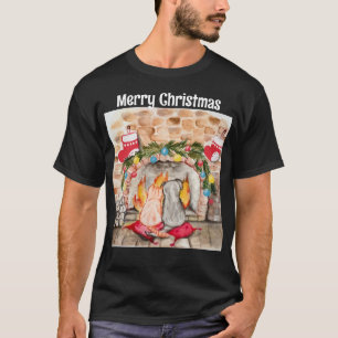 Cosy Christmas mantel with dog and cat T-Shirt