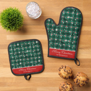Cosy Red & Green Buffalo Plaid Snowflakes Custom Oven Mitt & Pot Holder Set