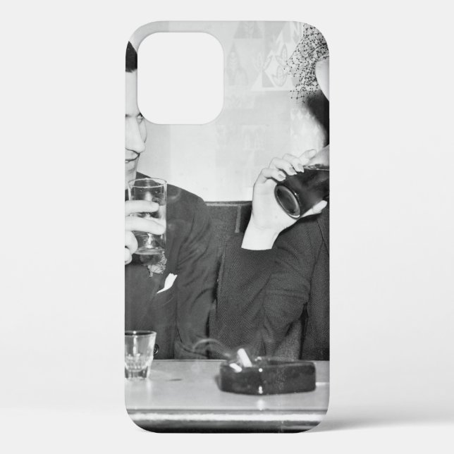 Couple sitting together in a restaurant flirting w Case-Mate iPhone case (Back)