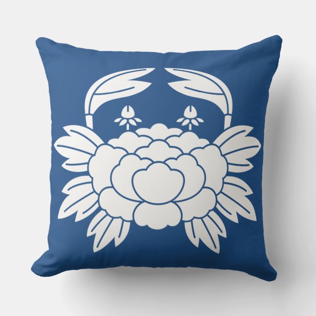 Crab-shaped peony cushion (Front)