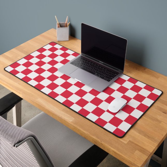 Cranberry fizz checkerboard pattern desk mat (Office 2)