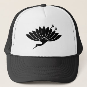 Crane-shaped chrysanthemum trucker hat