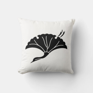 Crane-shaped ginkgo leaf cushion