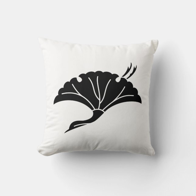 Crane-shaped ginkgo leaf cushion (Front)