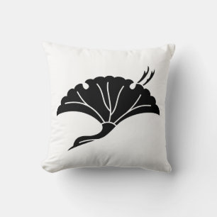 Crane-shaped ginkgo leaf cushion