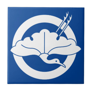 Crane-shaped ginkgo leaf on circle ceramic tile