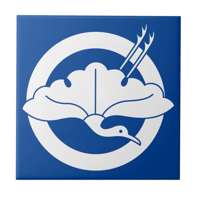 Crane-shaped ginkgo leaf on circle ceramic tile (Front)