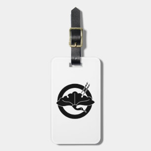 Crane-shaped ginkgo leaf on circle luggage tag