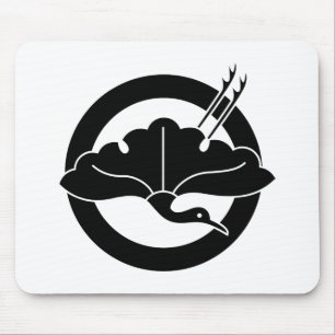 Crane-shaped ginkgo leaf on circle mouse pad