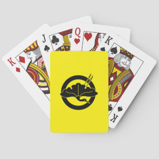 Crane-shaped ginkgo leaf on circle playing cards