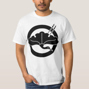 Crane-shaped ginkgo leaf on circle T-Shirt