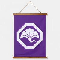 Crane-shaped ginkgo leaf on tray