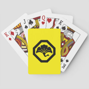 Crane-shaped ginkgo leaf on tray playing cards