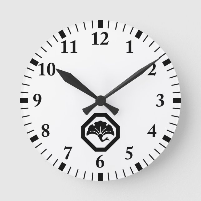 Crane-shaped ginkgo leaf on tray round clock (Front)
