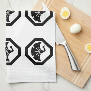 Crane-shaped ginkgo leaf on tray tea towel