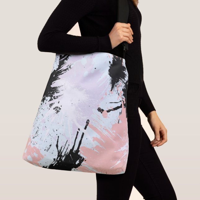 - Cross Body Bag, Medium Crossbody Bag (Close Up)