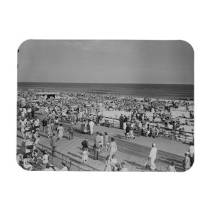Crowd on Beach Magnet