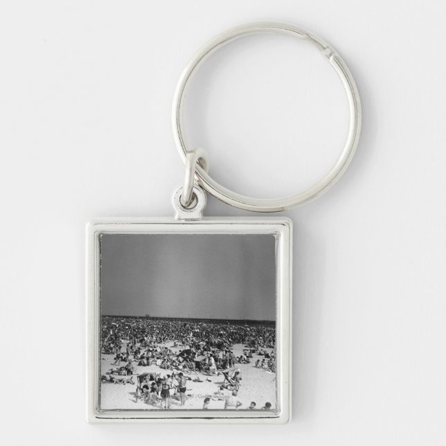 Crowded beach key ring (Front)