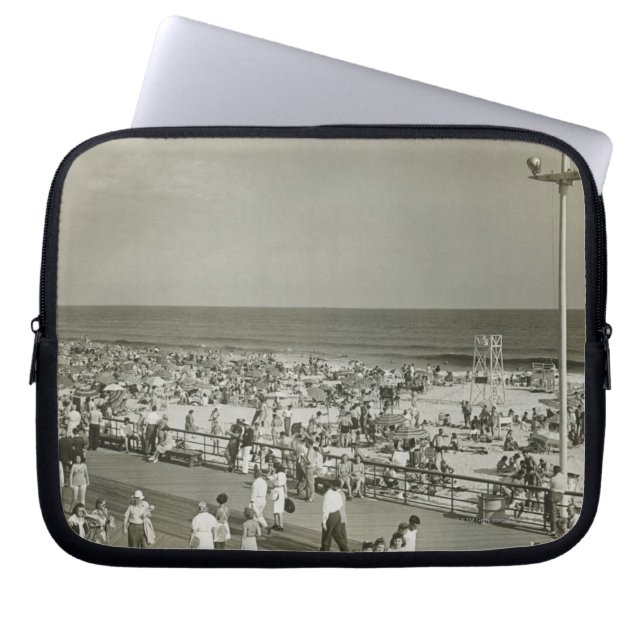 Crowded Beach Laptop Sleeve (Front)