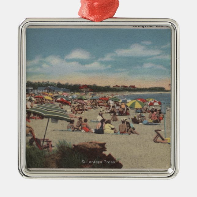 Crowded Beach Scene Metal Tree Decoration (Front)