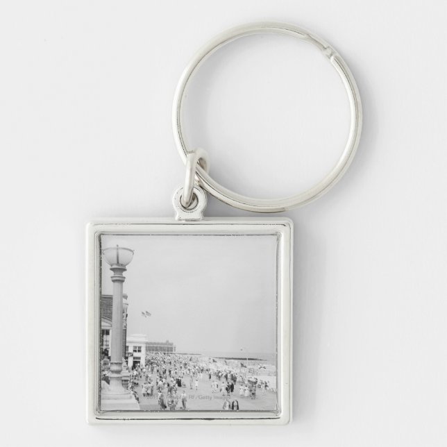 Crowds on esplanade key ring (Front)
