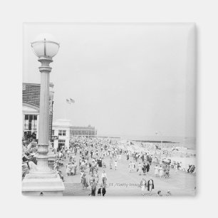 Crowds on esplanade magnet