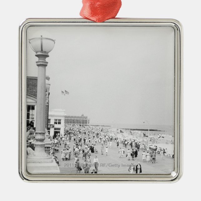 Crowds on esplanade metal tree decoration (Front)
