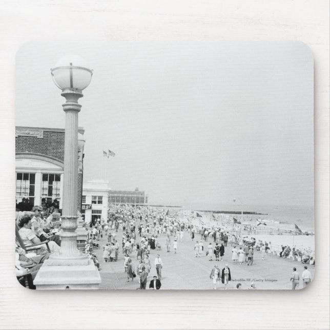 Crowds on esplanade mouse pad (Front)