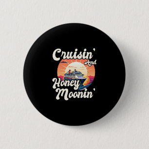 Cruisin' And Honey Moonin' - Matching Newlyweds 6 Cm Round Badge