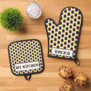 Cupcake by Kenneth Yoncich Oven Mitt & Pot Holder Set