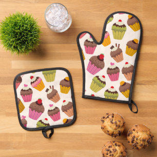 Cupcake Pattern, Muffin Pattern, Chocolate, Hearts Oven Mitt & Pot Holder Set