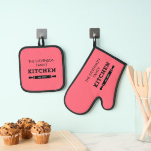 Custom Family Name Kitchen Template Pink Oven Mitt & Pot Holder Set