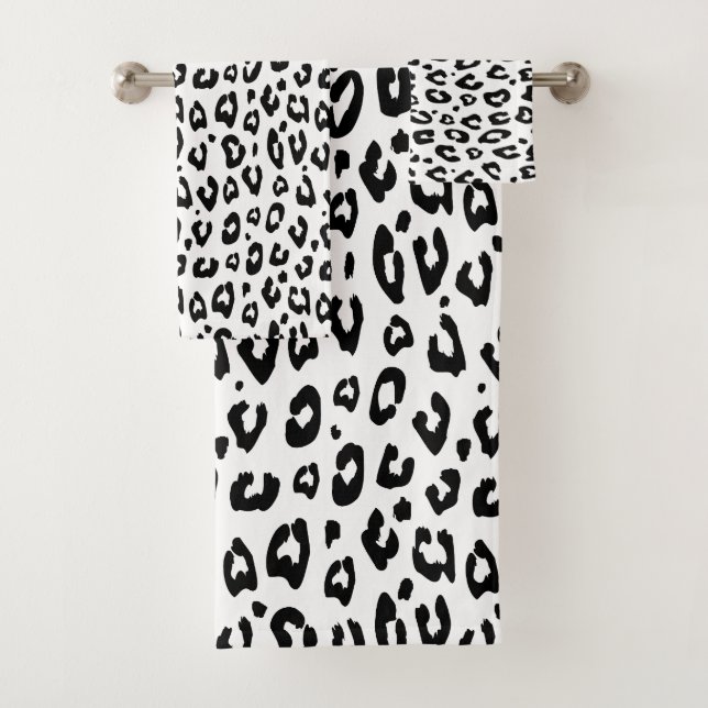 Custom leopard spot pattern bathroom towel set (Insitu)
