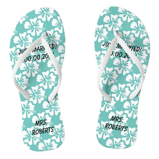 Custom mr and mrs couple beach wedding flip flops (Footbed)