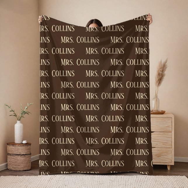 Custom Mrs & Mr Blanket, Wedding Gift for Hubby Fleece Blanket (Personalized Wedding Blanket – Romantic Mrs & Mr Gift for Newlyweds, Anniversary or Bride and Groom)