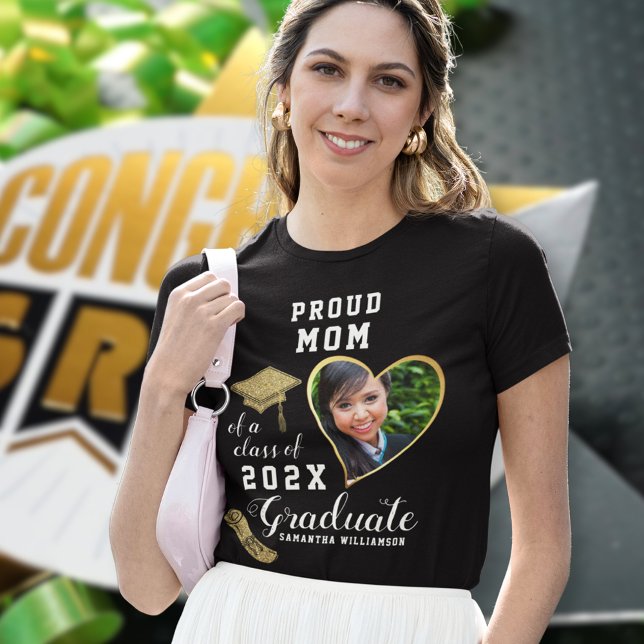 Custom Photo Proud Mum Class of 2026 Graduate T-Shirt (Creator Uploaded)