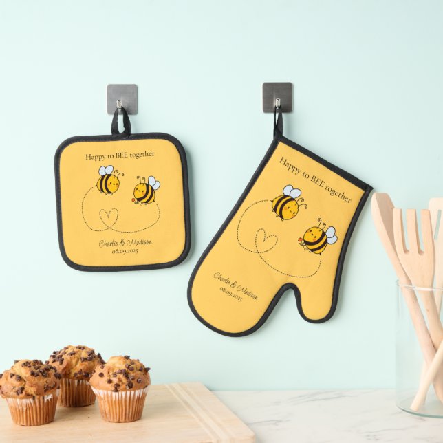 Custom Text Happy Love Bees Oven Mitt & Pot Holder Set (Insitu(Hanging))