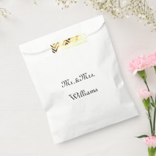 Customise Couple's last name Mr. & Mrs. black whit Favour Bag