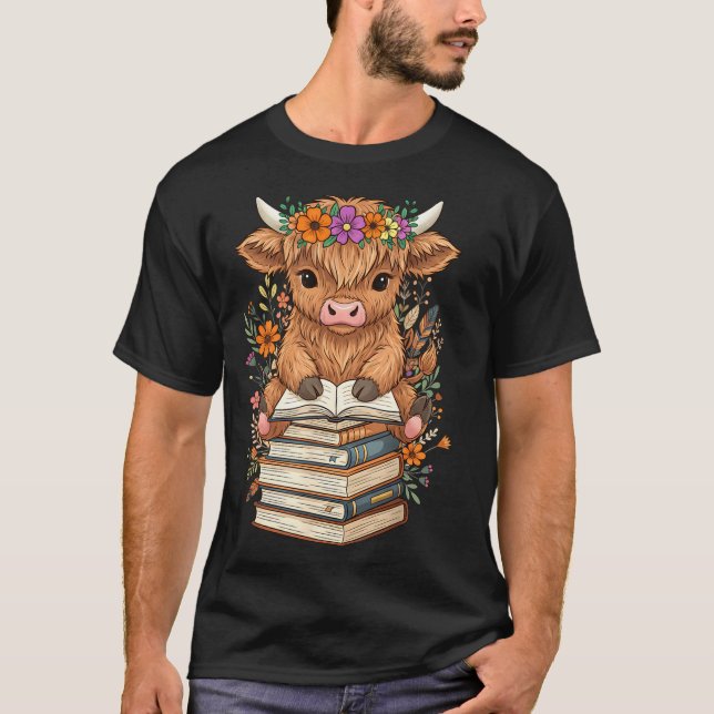 Cute Baby Highland Cow Reading Book Librarian Book T-Shirt (Front)