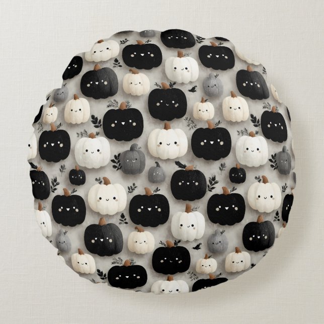 Cute Black and White Pumpkin Fall Pattern Round Cushion (Front)