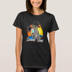 Cute British Shorthair Cat Eat Ice Cream Cone Summ T-Shirt