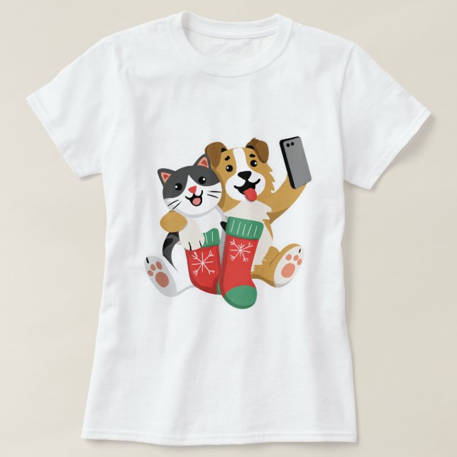 Cute Christmas Dog and Cat Selfie – Funny Holiday T-Shirt (Design Front)