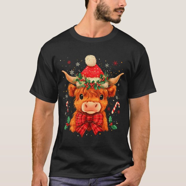 Cute Christmas Highland Cow Mooey Xmas Heifer Sant T-Shirt (Front)